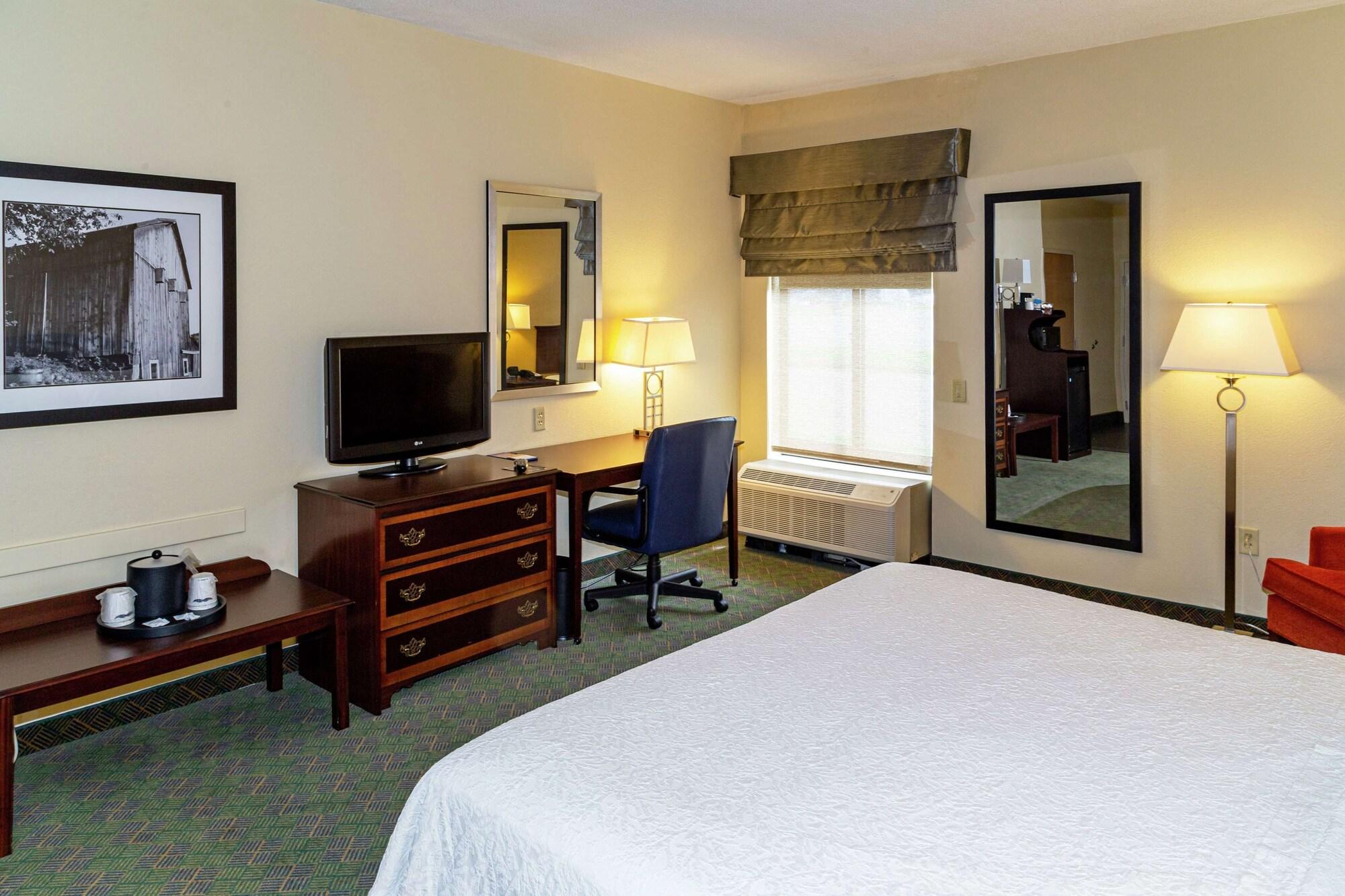Hampton Inn New Philadelphia Exterior foto